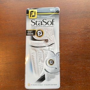 FJ women’s StaSof golf glove